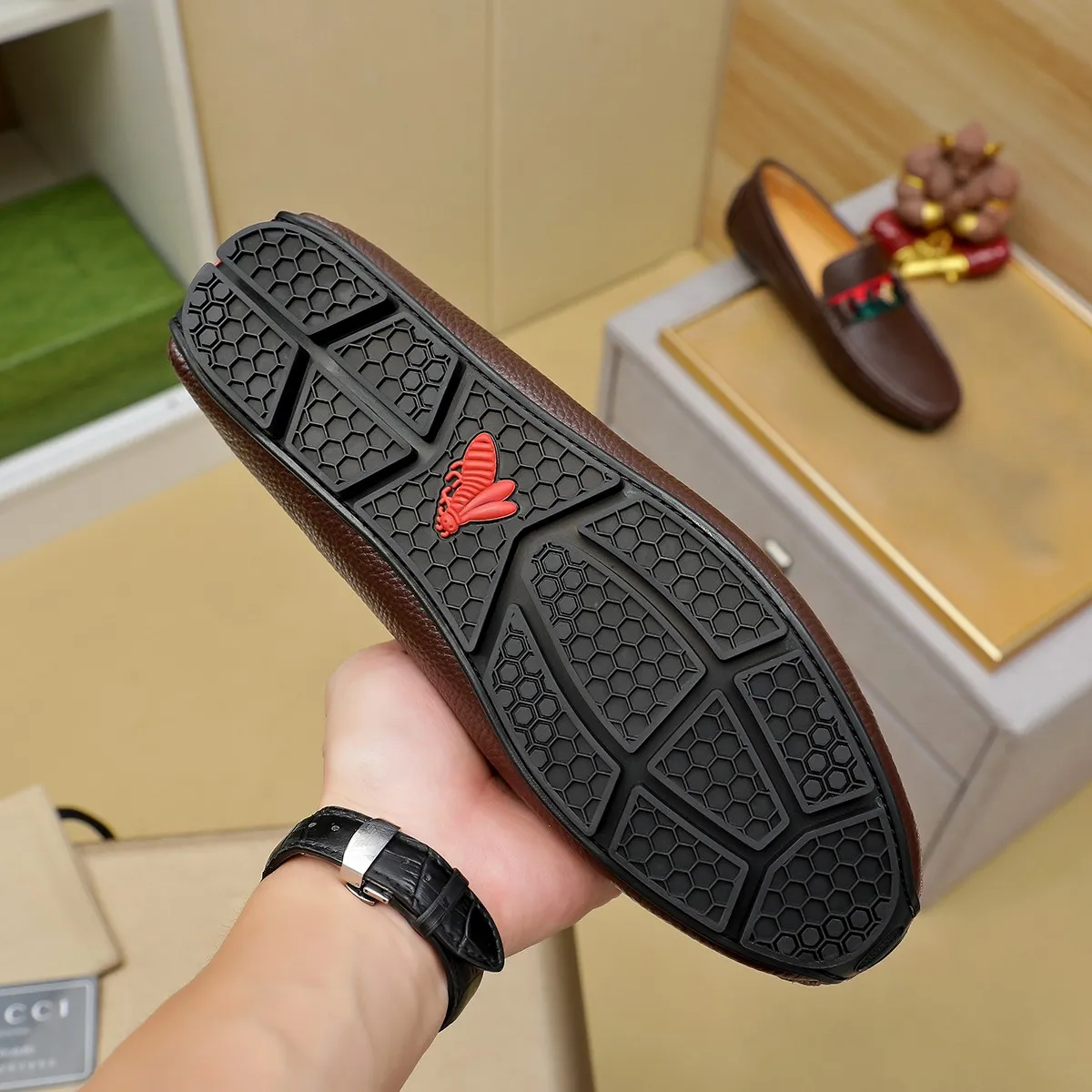 Men's shoes 💰360💰💰GUCCI Gucci official website synchronizes the latest model 🛃The upper is made of imported cowhide, 🐷leather lining, rubber outsole, 🎩🎩top-notch handcrafted workmanship with fine stitches and threads🔍definitely satisfy those perfectionist men who pursue high luxury quality 👏 Colors available! Code number 38-45 Large quantity in stock